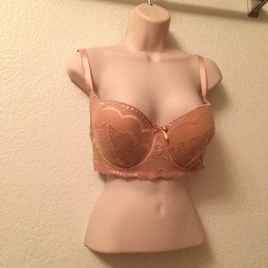 🎉SOLD!🎉NWOT Pushup Bra 38C Blush pink with lace